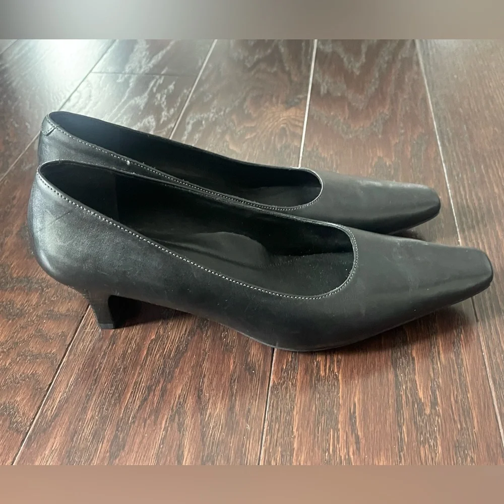 ECCO Black Leather Heels Med Heel Slip On Loafers Square Toe Women Size 8.5